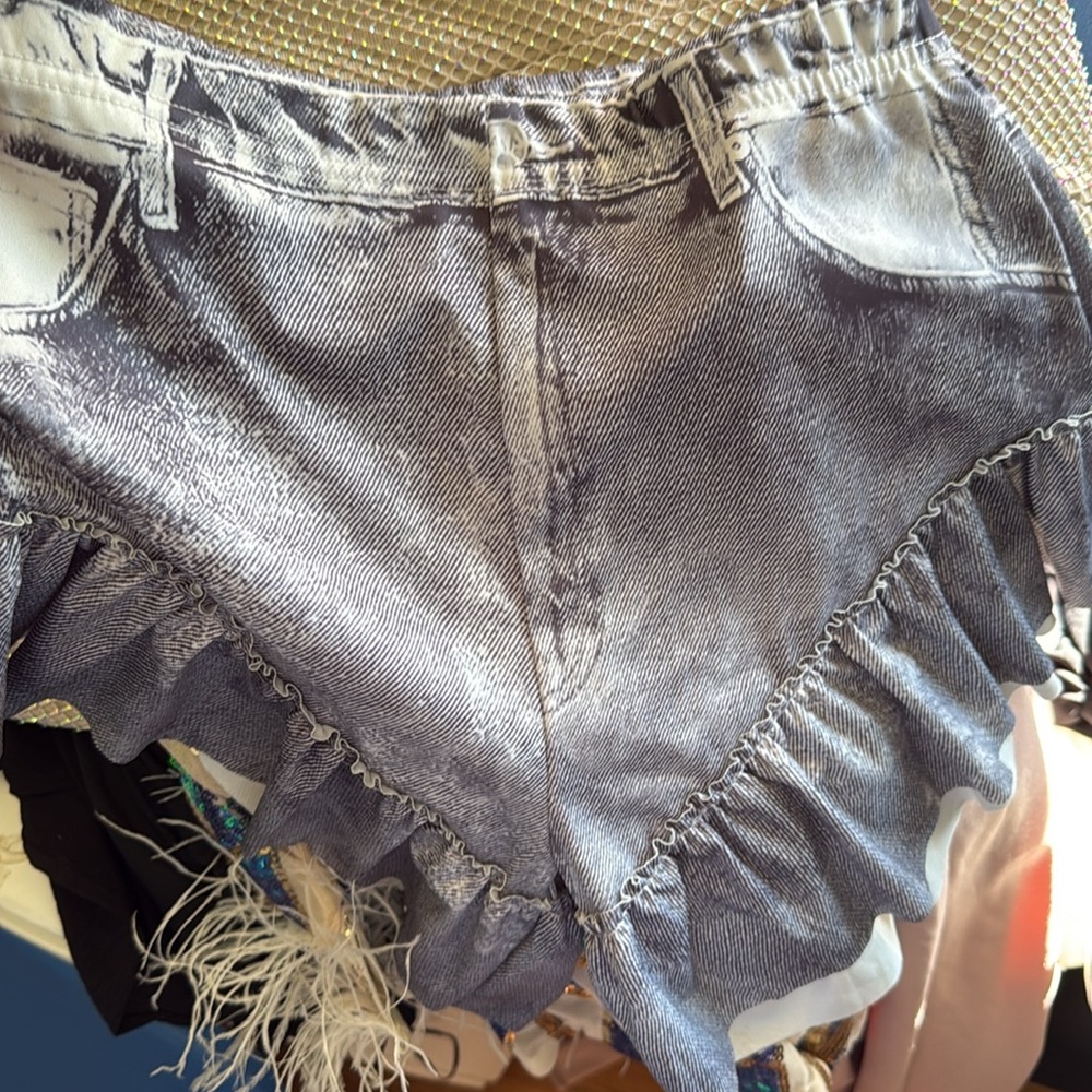 Women's denim shorts. - Picture 7 of 7